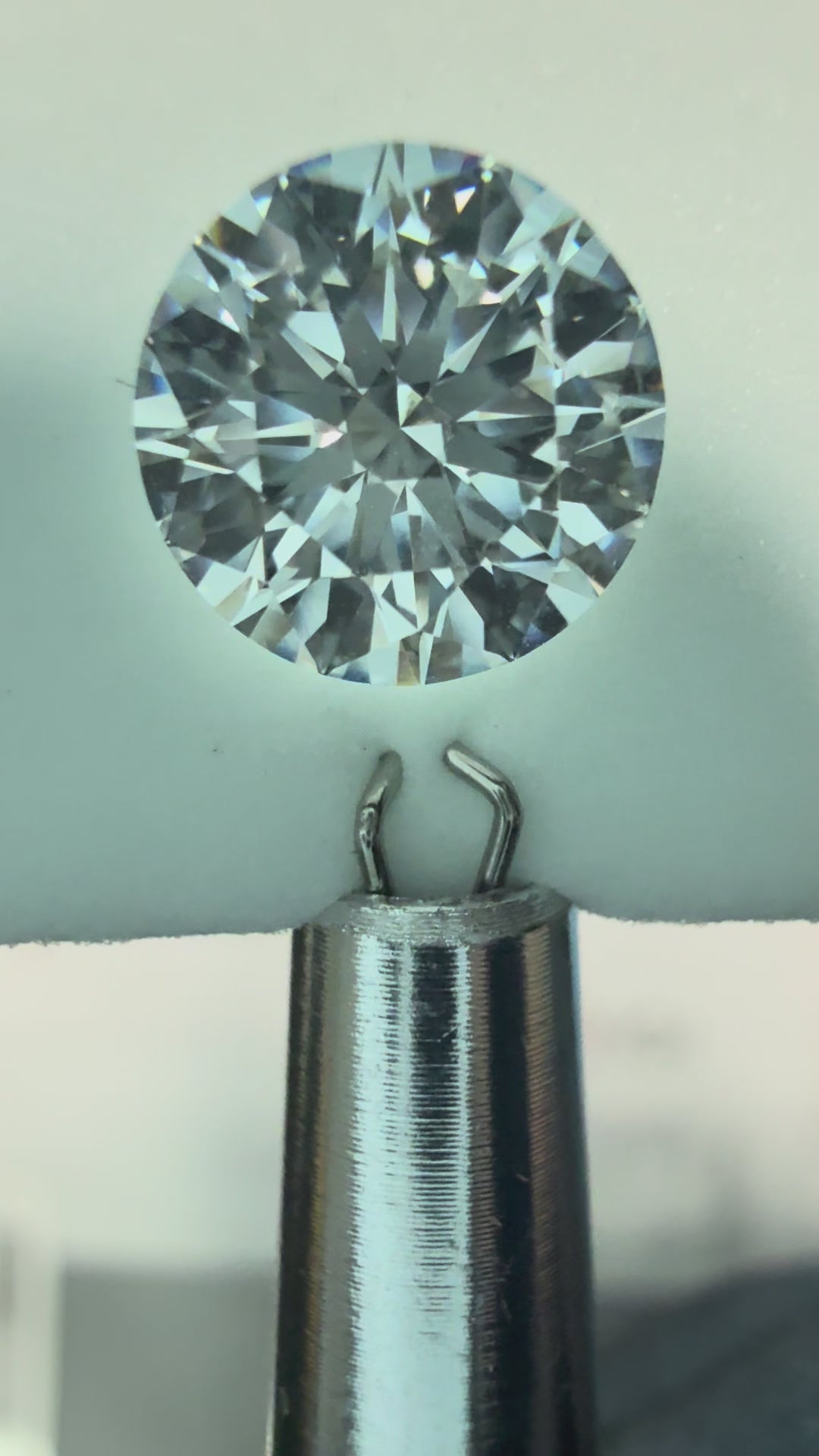 2.03 Carat Round VVS2 Color-E Ideal-Cut Diamond (IGI#758556114)