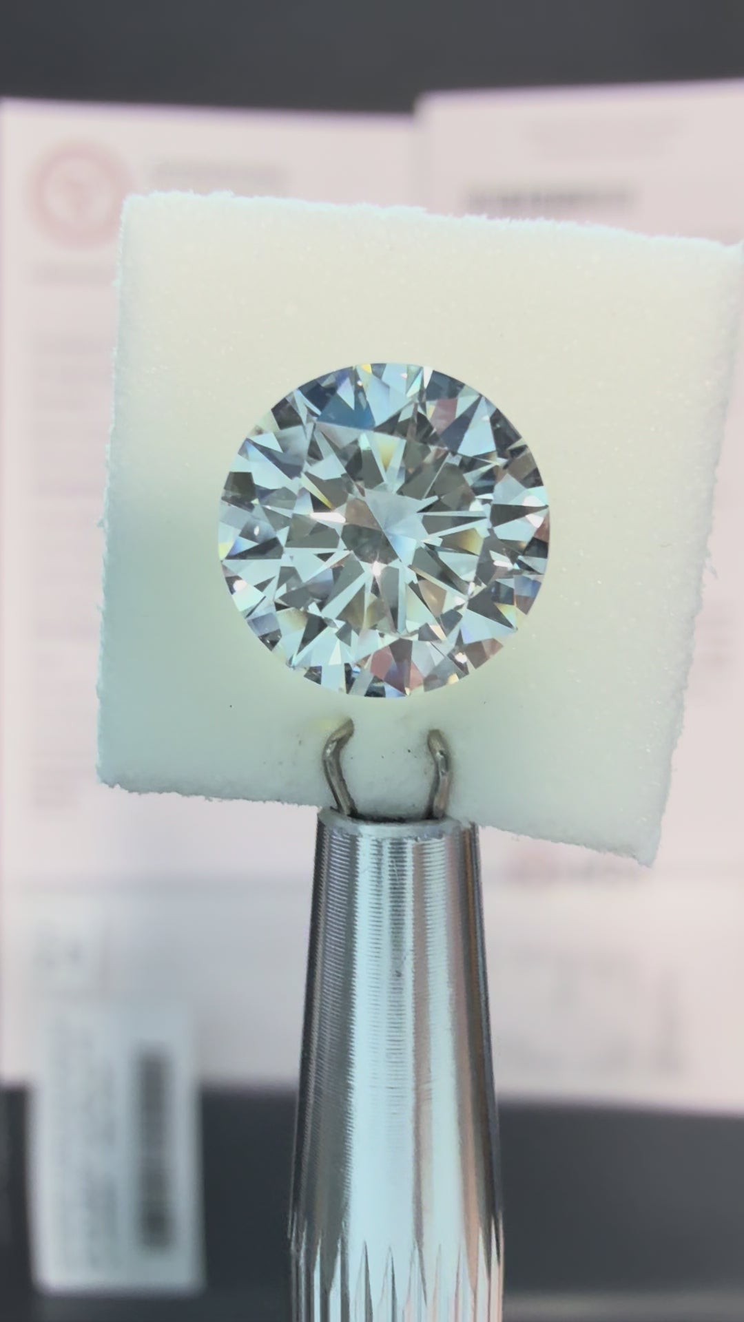 2.5 Carat Round VVS2 Color-E Ideal-Cut Diamond (IGI#749546546)